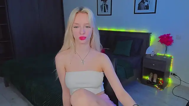 Snapshot of AleksaBlonde chatting on 02-16-25, 04:10 AleksaBlonde online show from 02-16-25, 04:10
