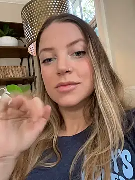 molly witha chance online show from 01-30-25, 07:48