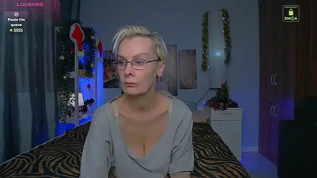 HelgaHimmell online show from 12-24-24, 04:08