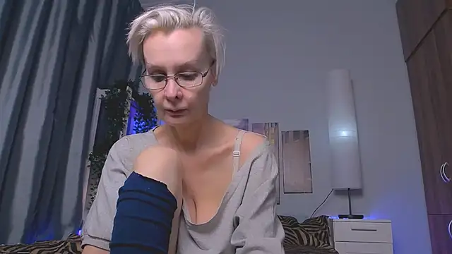 HelgaHimmell online show from 01-27-25, 03:37