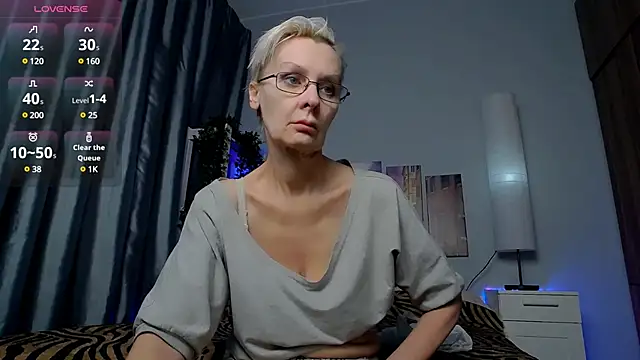 HelgaHimmell online show from 01-29-25, 03:44