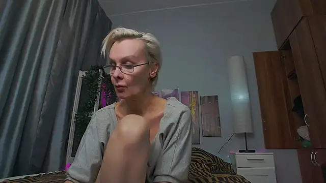 HelgaHimmell online show from 02-27-25, 02:21