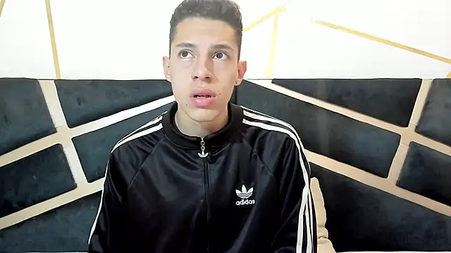 Snapshot of thiago19s chatting on 12-13-24, 07:21 thiago19s online show from 12-13-24, 07:21