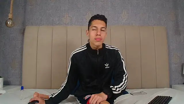 Snapshot of thiago19s chatting on 12-16-24, 10:24 thiago19s online show from 12-16-24, 10:24