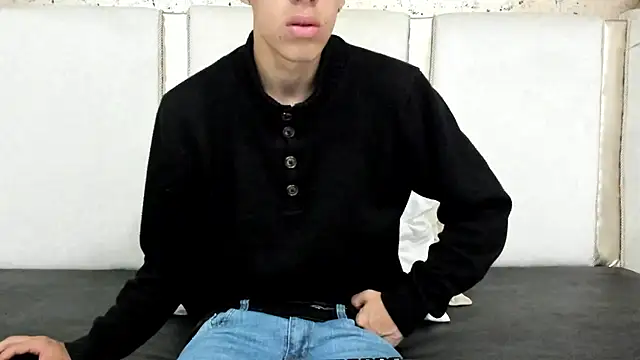 Snapshot of thiago19s chatting on 01-06-25, 07:02 thiago19s online show from 01-06-25, 07:02