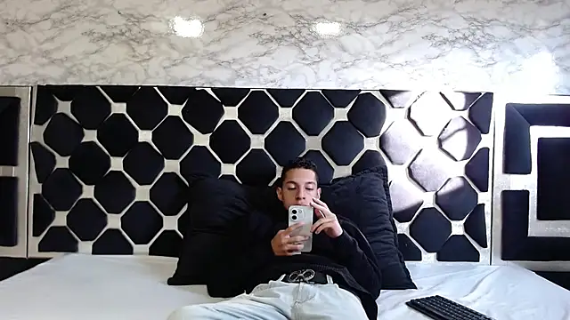 Snapshot of thiago19s chatting on 01-14-25, 12:24 thiago19s online show from 01-14-25, 12:24