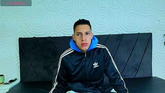 Snapshot of thiago19s chatting on 01-24-25, 08:11 thiago19s online show from 01-24-25, 08:11