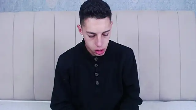 Snapshot of thiago19s chatting on 02-14-25, 07:33 thiago19s online show from 02-14-25, 07:33