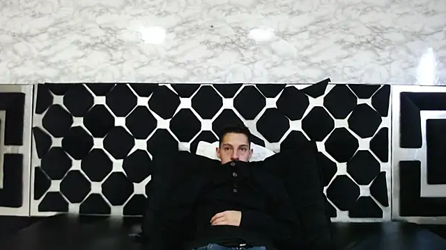 Snapshot of thiago19s chatting on 03-04-25, 07:43 thiago19s online show from 03-04-25, 07:43