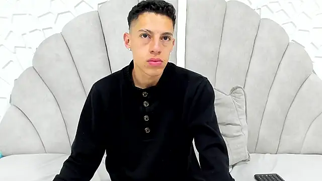 Snapshot of thiago19s chatting on 03-15-25, 06:32 thiago19s online show from 03-15-25, 06:32