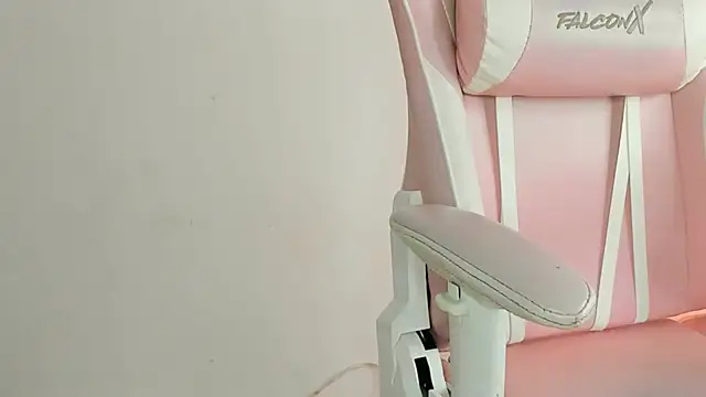 YenniferCurly online show from 01-04-25, 12:38