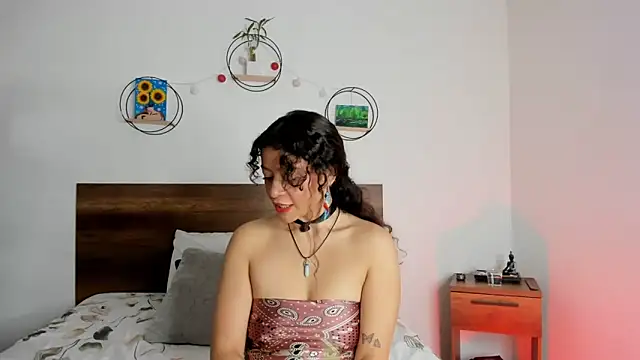 YenniferCurly online show from 01-10-25, 12:36