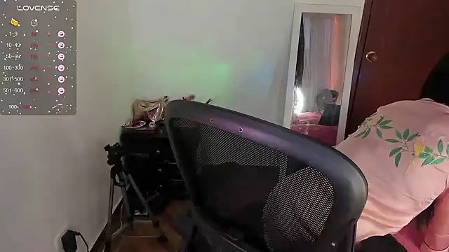 Snapshot of youpinkgirl_ chatting on 12-31-24, 11:06 youpinkgirl  online show from 12-31-24, 11:06