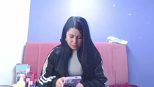 agathacorlincm101 online show from 03-11-25, 11:04