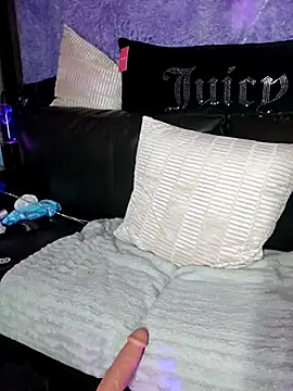 Snapshot of IndiaBlaze chatting on 02-26-25, 12:58 IndiaBlaze online show from 02-26-25, 12:58