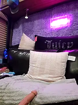 Snapshot of IndiaBlaze chatting on 02-26-25, 08:54 IndiaBlaze online show from 02-26-25, 08:54