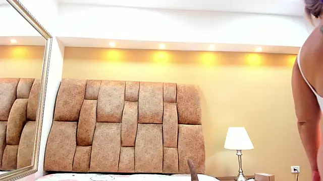 Snapshot of MiiaHot chatting on 11-08-25, 09:13 MiiaHot online show from 11-08-25, 09:13