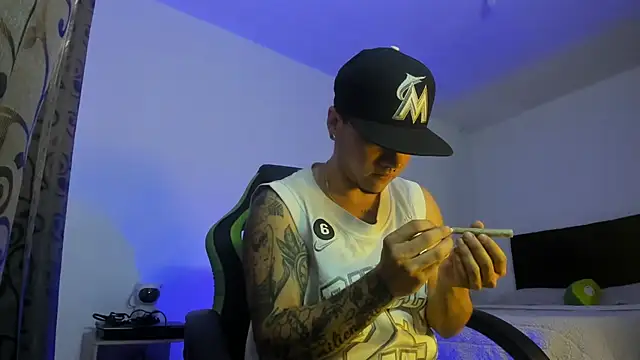 male pussy online show from 09-20-25, 04:08