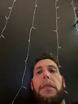 Snapshot of Tall_ItalianGuy chatting on 10-27-25, 04:44 Tall ItalianGuy online show from 10-27-25, 04:44