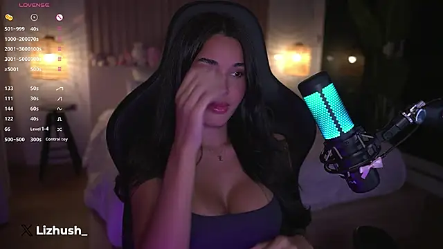 Snapshot of Lizhush_ chatting on 02-18-25, 04:37 Lizhush  online show from 02-18-25, 04:37