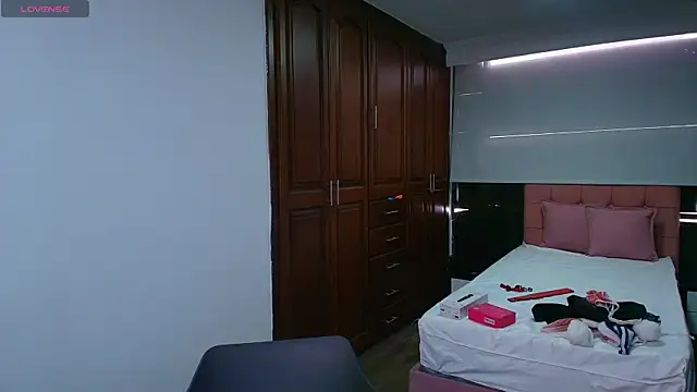 Raquel jones online show from 09-10-25, 06:52