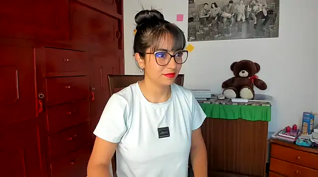 Isabellaa22 1 online show from 12-04-24, 01:53