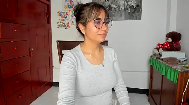 Isabellaa22 1 online show from 02-06-25, 08:34