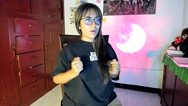 Isabellaa22 1 online show from 02-10-25, 10:30