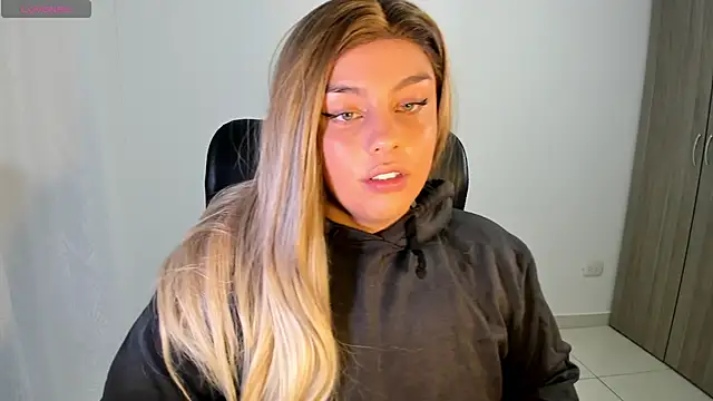 Snapshot of Fieryfenixx chatting on 01-08-25, 04:44 Fieryfenixx online show from 01-08-25, 04:44