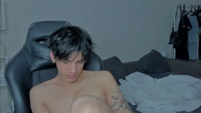 Snapshot of MarkBrowniii chatting on 12-19-24, 03:29 MarkBrowniii online show from 12-19-24, 03:29