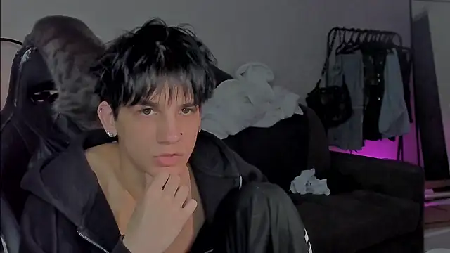 Snapshot of MarkBrowniii chatting on 01-21-25, 08:00 MarkBrowniii online show from 01-21-25, 08:00