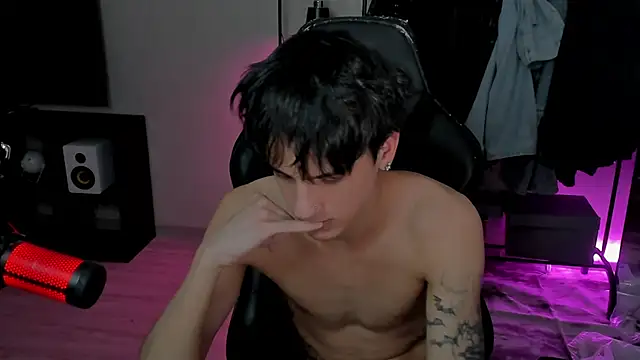 Snapshot of MarkBrowniii chatting on 02-05-25, 10:01 MarkBrowniii online show from 02-05-25, 10:01