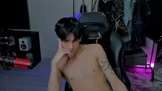 Snapshot of MarkBrowniii chatting on 02-10-25, 07:36 MarkBrowniii online show from 02-10-25, 07:36