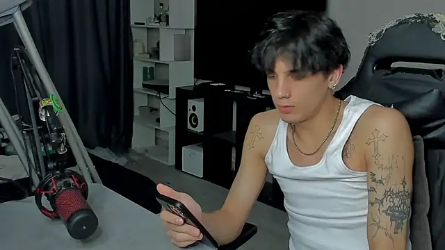 Snapshot of MarkBrowniii chatting on 09-14-25, 02:54 MarkBrowniii online show from 09-14-25, 02:54