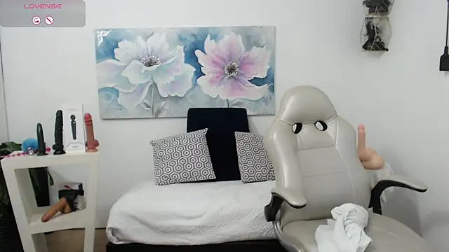 mom hot   online show from 03-09-25, 11:46