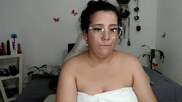 mom hot   online show from 10-08-25, 09:01