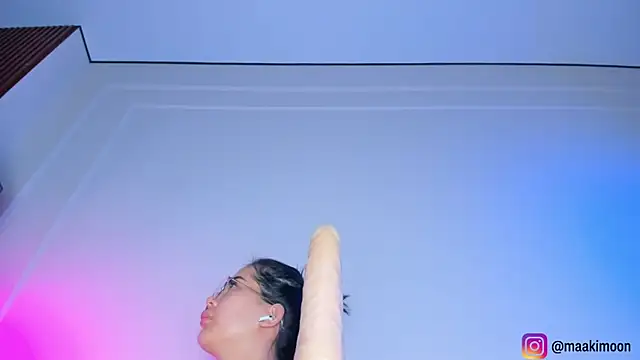 maakimo online show from 12-22-25, 04:09