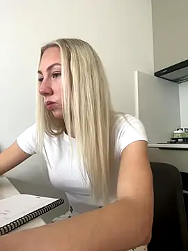 LuisaBecker online show from 12-05-24, 10:23