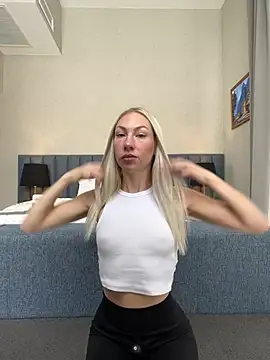 LuisaBecker online show from 12-24-24, 09:50