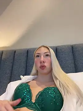 LuisaBecker online show from 12-24-24, 01:39