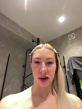 LuisaBecker online show from 01-01-25, 09:07