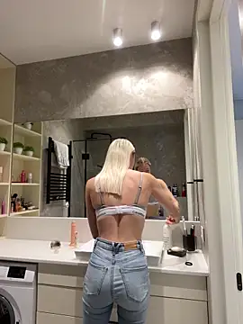 LuisaBecker online show from 01-02-25, 12:13