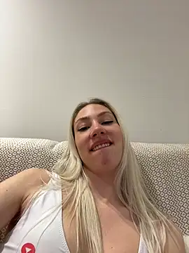 LuisaBecker online show from 02-28-25, 09:12