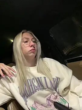 LuisaBecker online show from 03-17-25, 07:04