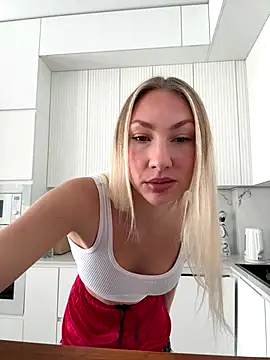 LuisaBecker online show from 12-20-25, 11:17