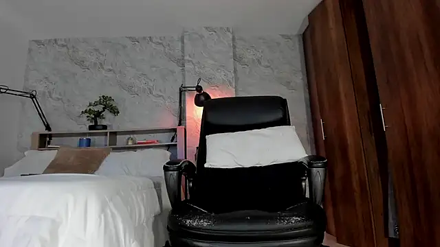 bruno woods online show from 10-11-25, 07:23