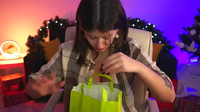 Snapshot of NicoleMun chatting on 01-07-25, 01:14 NicoleMun online show from 01-07-25, 01:14