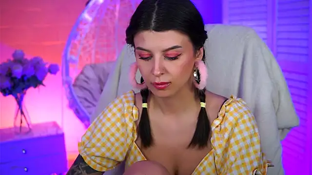 Snapshot of NicoleMun chatting on 03-13-25, 06:56 NicoleMun online show from 03-13-25, 06:56