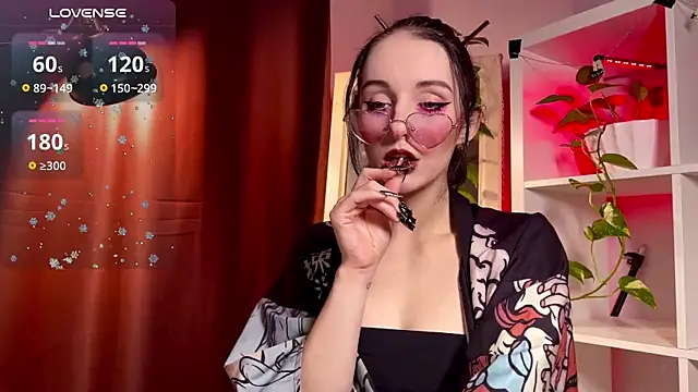 Snapshot of Alice_Succuby chatting on 02-07-25, 06:56 Alice Succuby online show from 02-07-25, 06:56