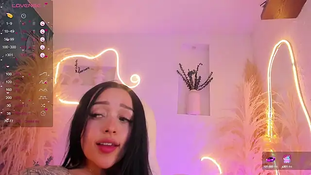 ViolettaHotLatin  online show from 02-25-25, 06:42